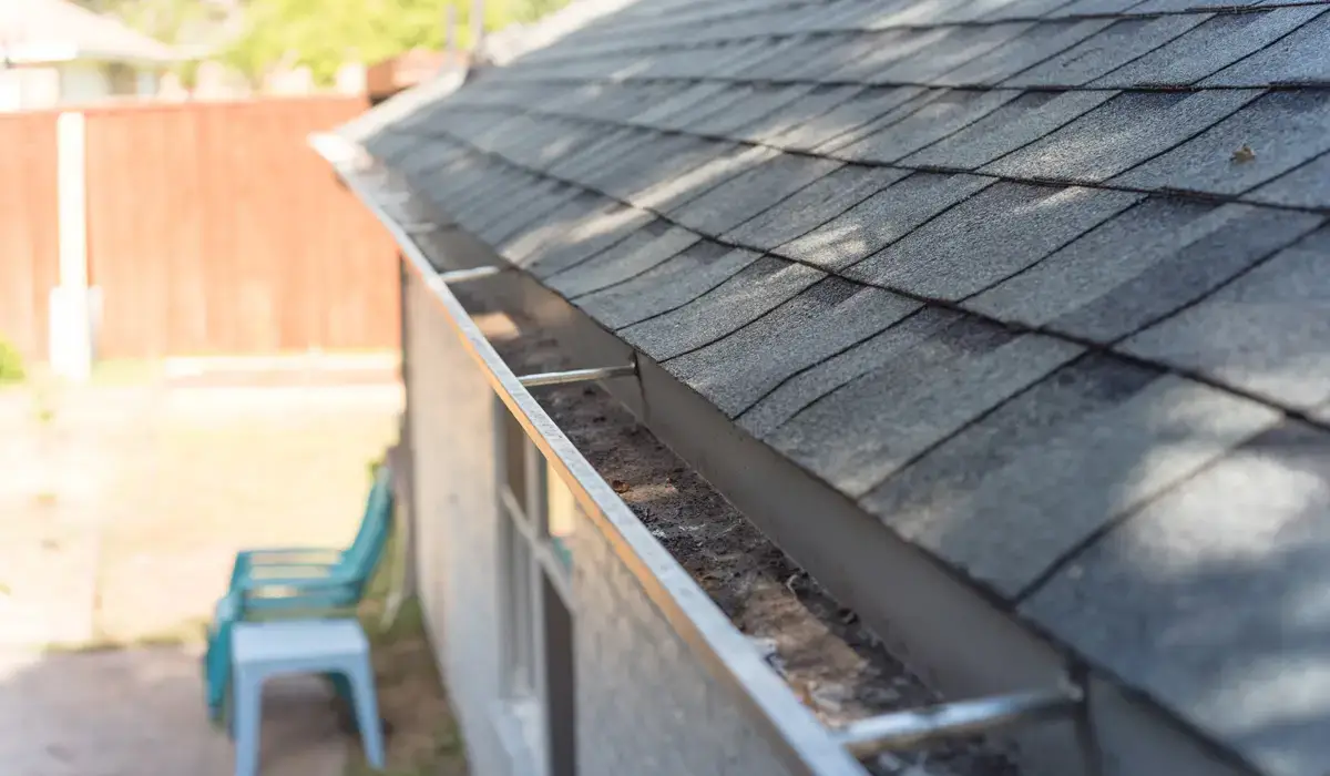 Clean seamless gutter systems.
